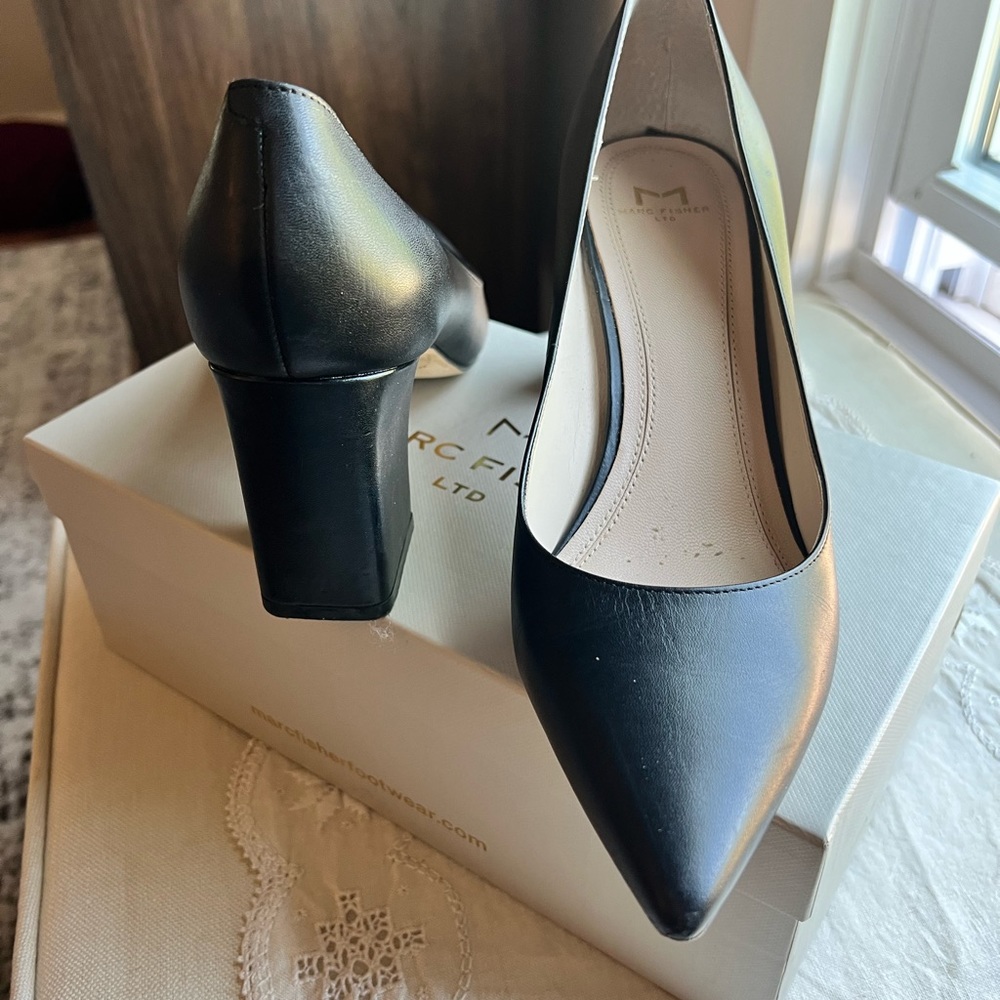 Mark Fisher LTD size 7 black block heel pump